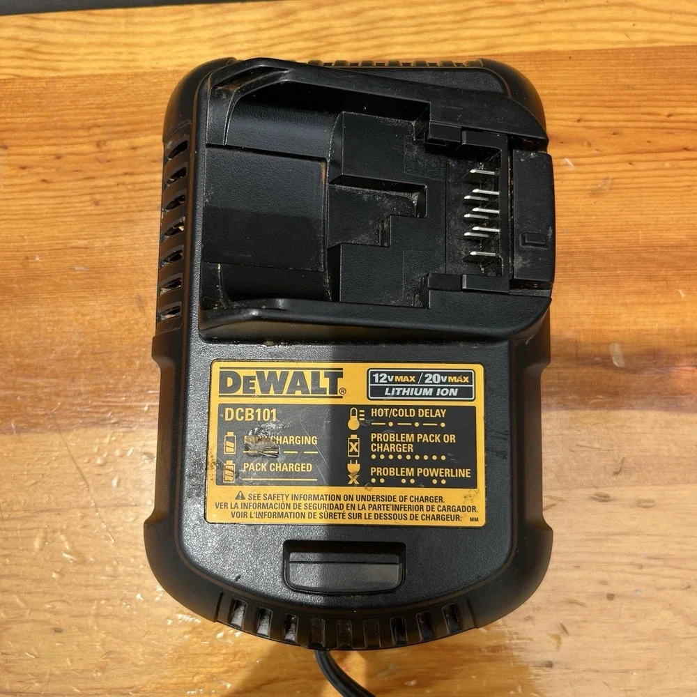 DEWALT DCB101 Lithium Ion Battery Charger 12VMAX/20VMAX Compatible Works